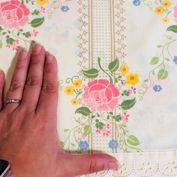 Vintage 70s FIELDCREST USA Smithsonian Single Pillowcase: Pink Roses, Lace Trim - Picture 3 of 9